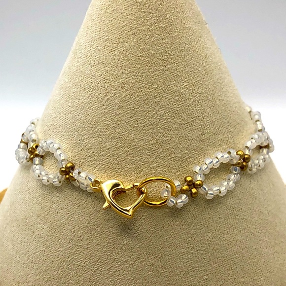 White Elegant Bracelet New Size 7.5 inches - Picture 3 of 5